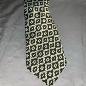Geometric Patterned Green and White‎ Tie